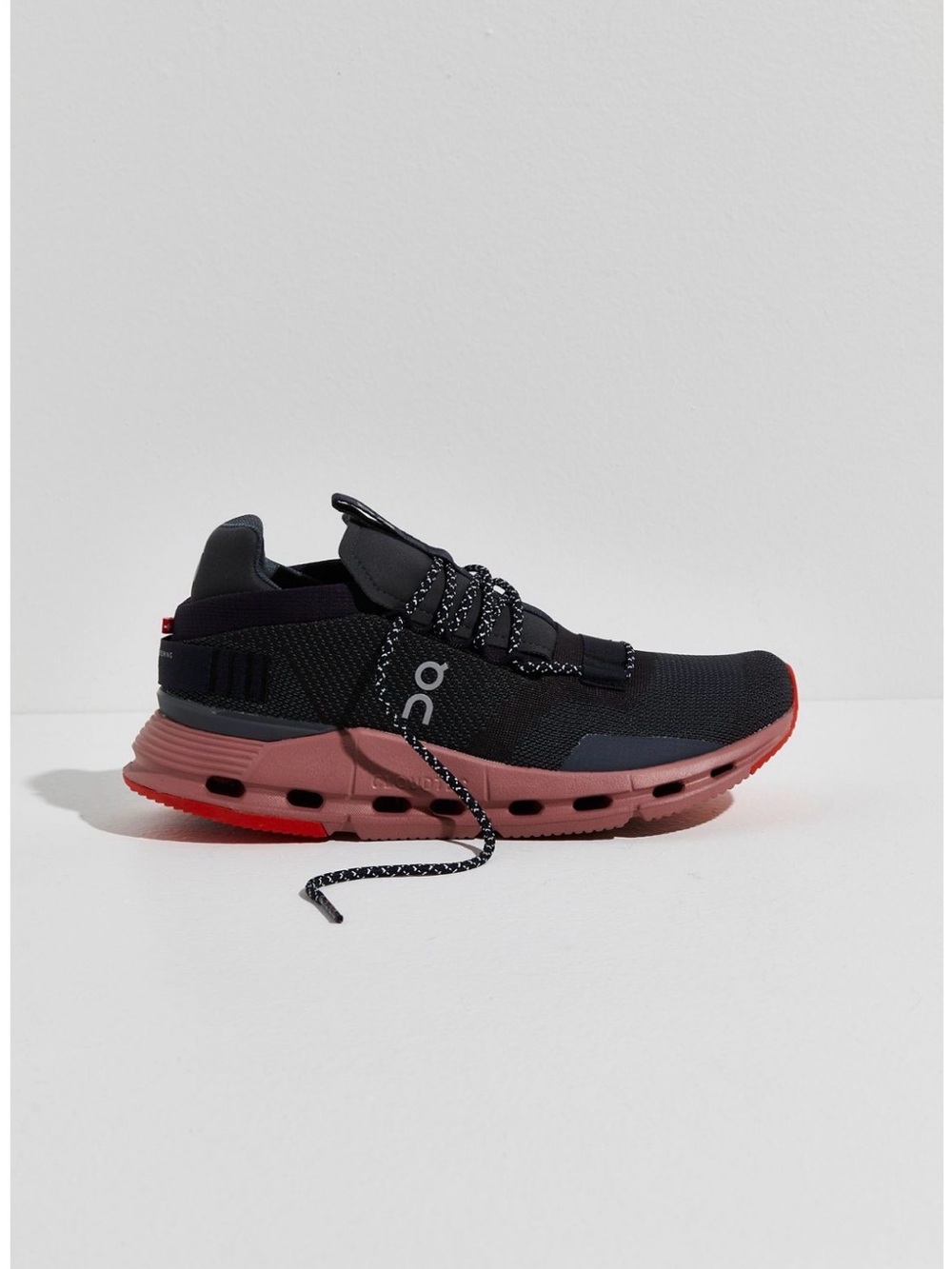 On Running Cloudnova Women’s Athletic Trainer in Exlipse Rose Size 6
